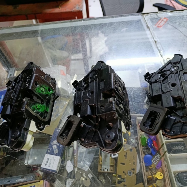 Serrures de portières en stock au garage